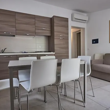 Aparthotel Villaggio Turistico Lugana Marina 3*