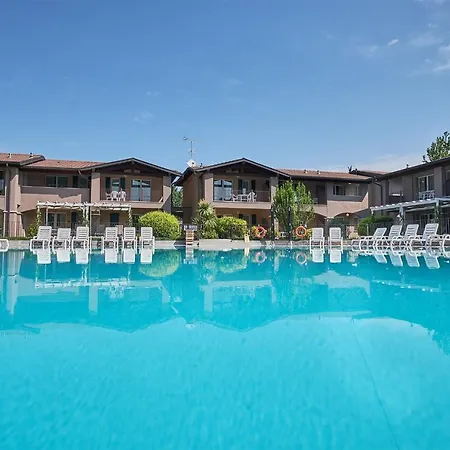 Villaggio Turistico Lugana Marina Aparthotel 3*