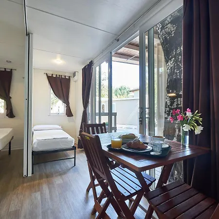 Villaggio Turistico Lugana Marina Aparthotel 3*