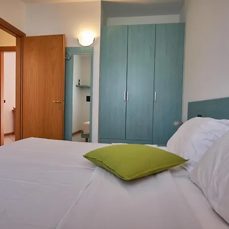 Aparthotel Villaggio Turistico Lugana Marina 3*