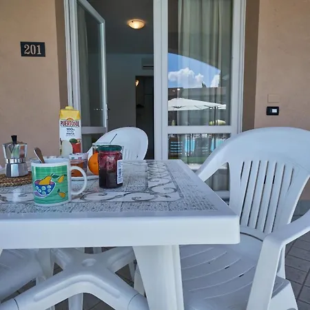 Villaggio Turistico Lugana Marina Aparthotel